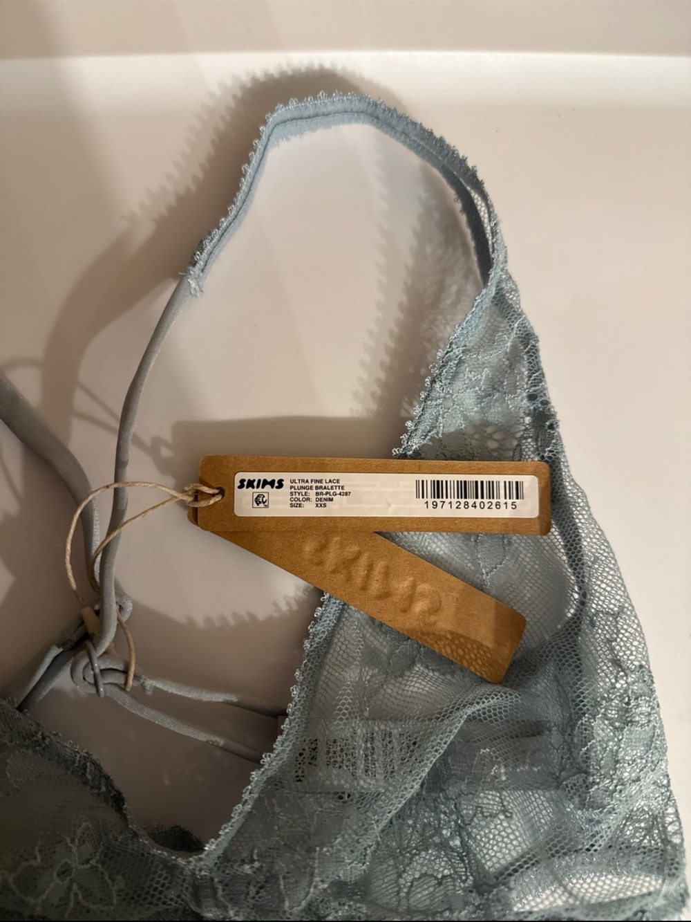 Skims Ultra Fine Lace
Plunge Bralette Denim XXS - Picture 5 of 9